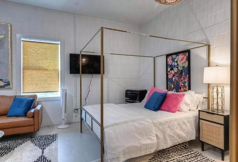The Oleander Hotel Room 10