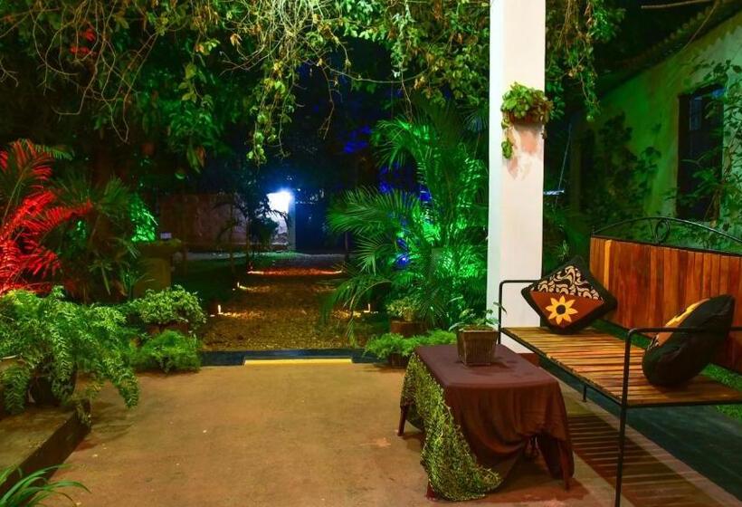 Bed and Breakfast Menara Green Inn