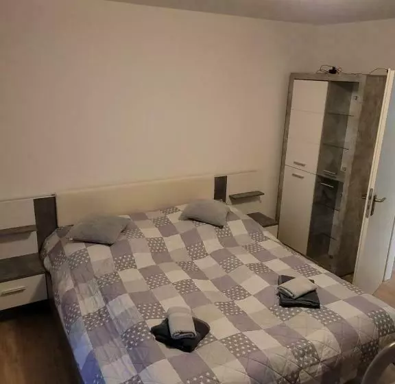 ホテル Ryan Apartament