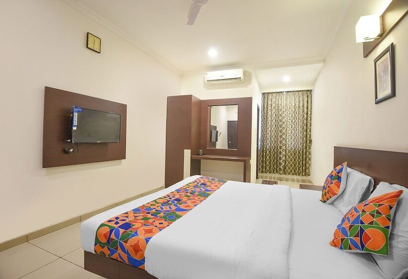 Fabhotel White Clouds