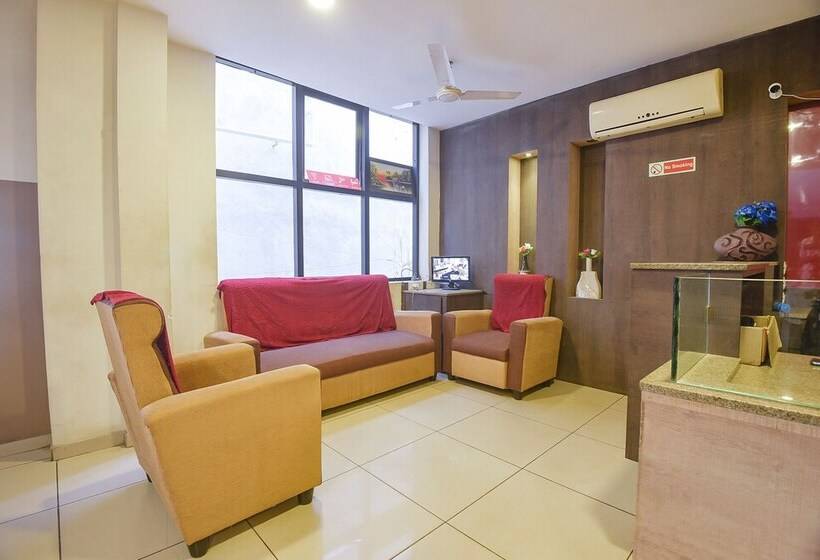 Fabhotel White Clouds