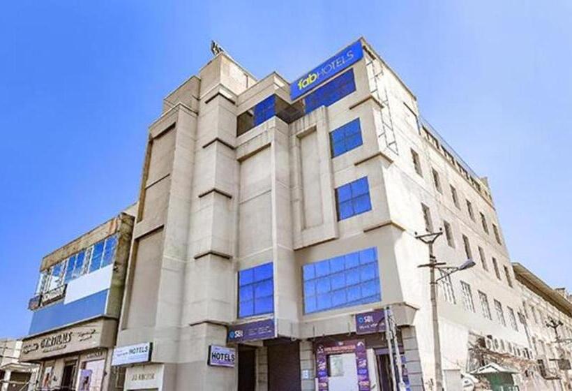 Fabhotel White Clouds