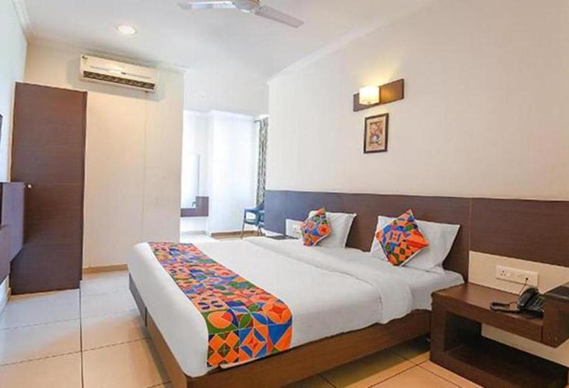 Fabhotel White Clouds