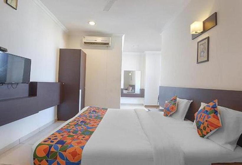 Fabhotel White Clouds