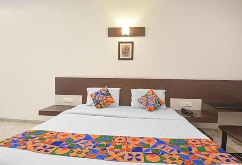 Fabhotel White Clouds