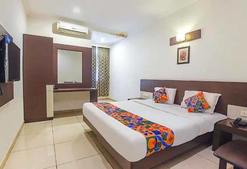 Fabhotel White Clouds