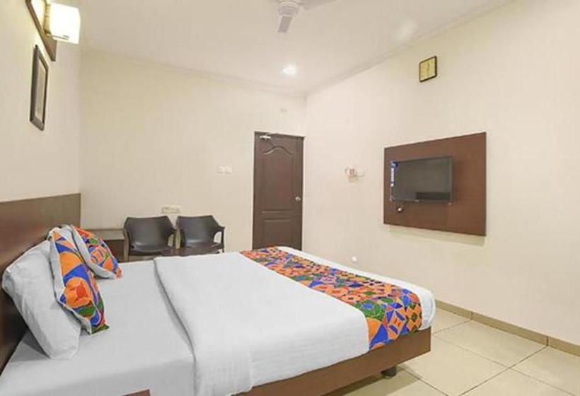 Fabhotel White Clouds