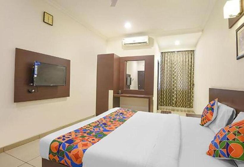 Fabhotel White Clouds