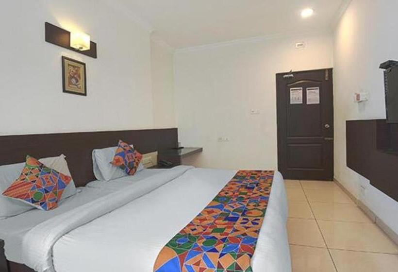 Fabhotel White Clouds