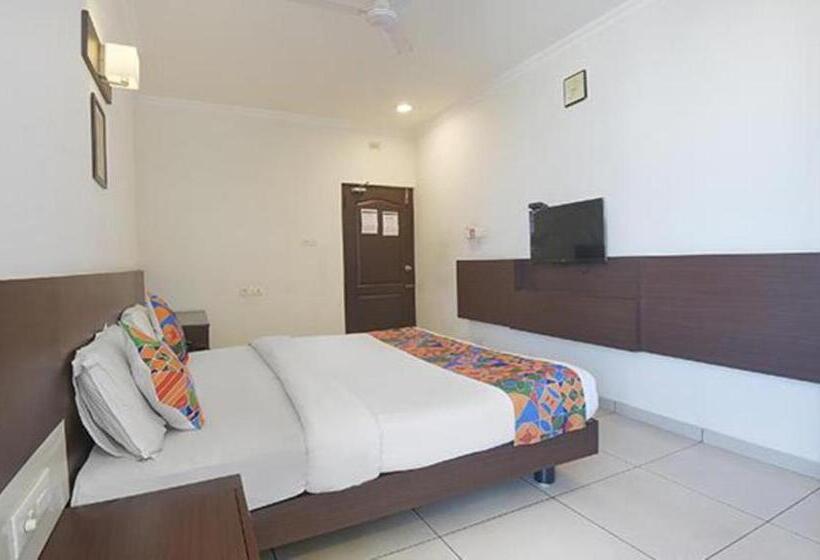 Fabhotel White Clouds