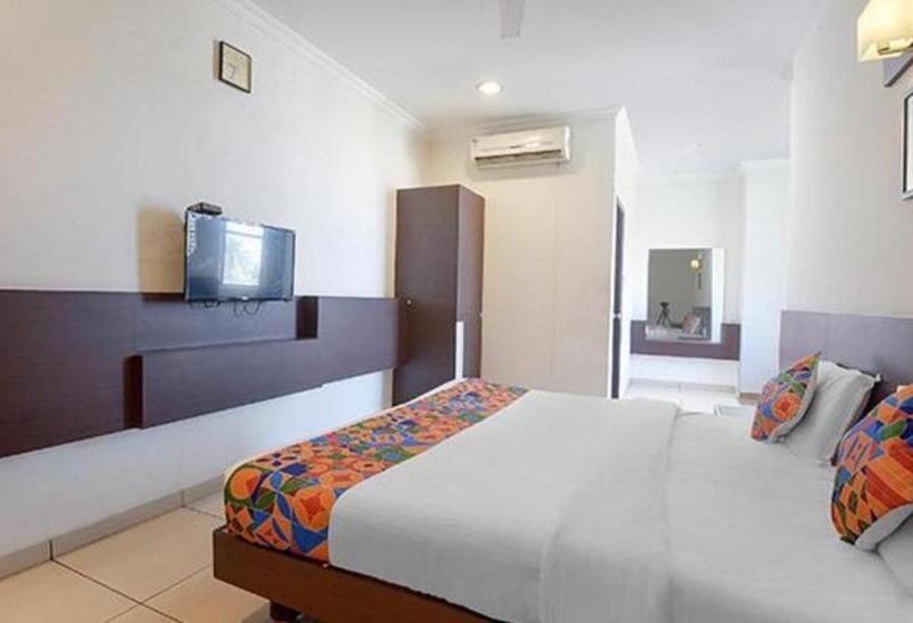 Fabhotel White Clouds