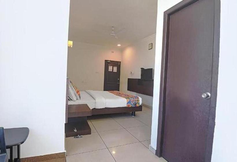 Fabhotel White Clouds