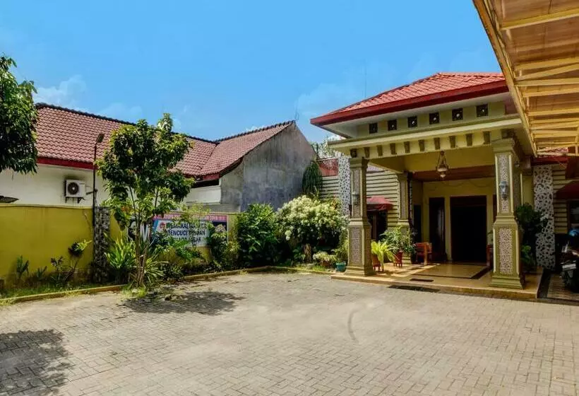 Hotelli Reddoorz Near Rs Setiabudi Medan