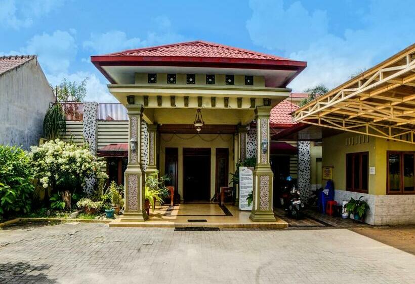 ホテル Reddoorz Near Rs Setiabudi Medan