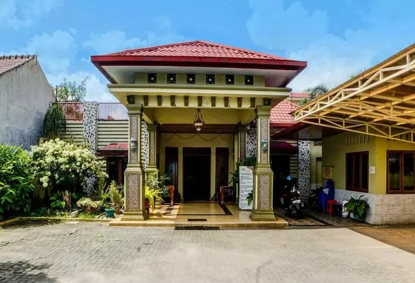Hotelli Reddoorz Near Rs Setiabudi Medan
