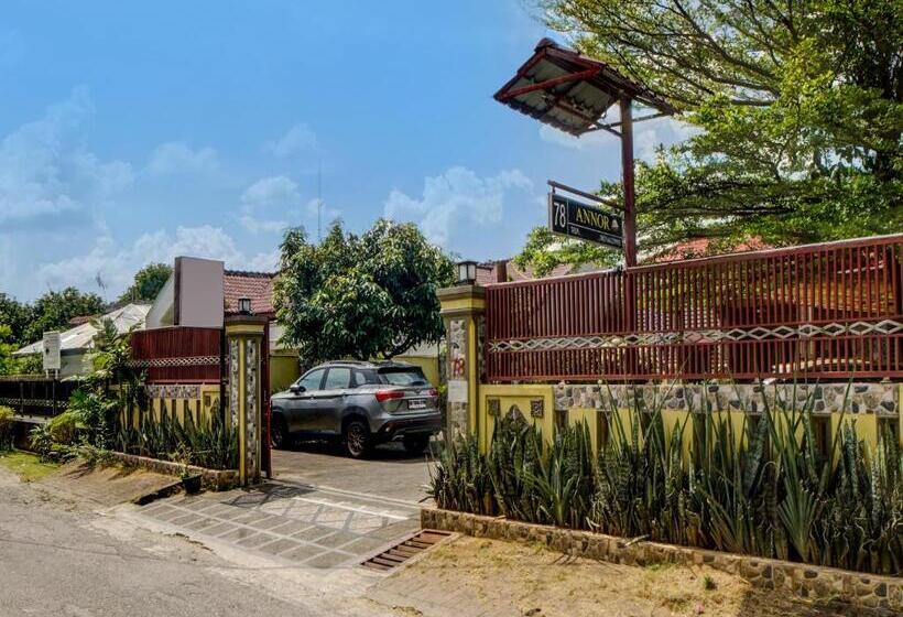 ホテル Reddoorz Near Rs Setiabudi Medan