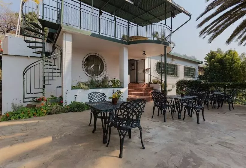 Bed and Breakfast Agterplaas Guesthouse Pty Ltd