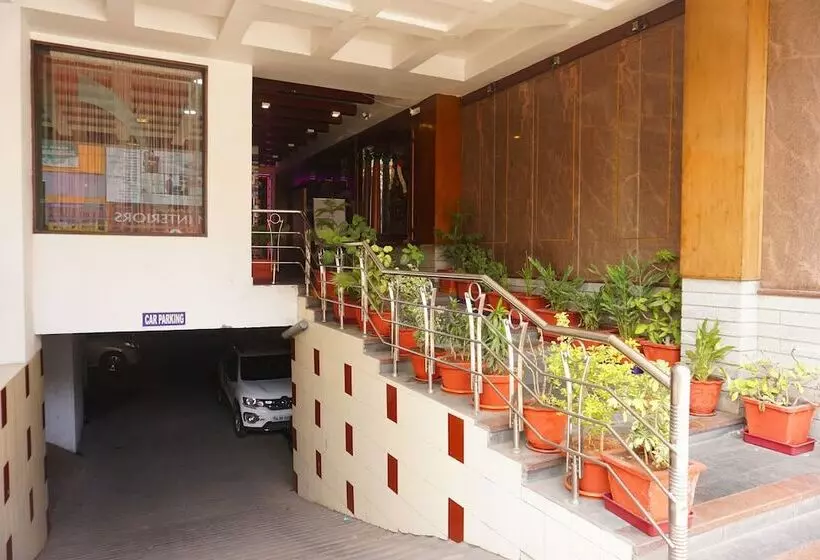 هتل Annai Residence