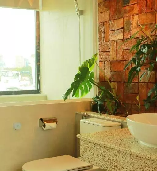 Duc Vuong Saigon Hotel   Bui Vien