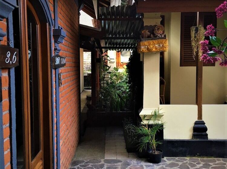 ホテル Made Oka Homestay And Warung