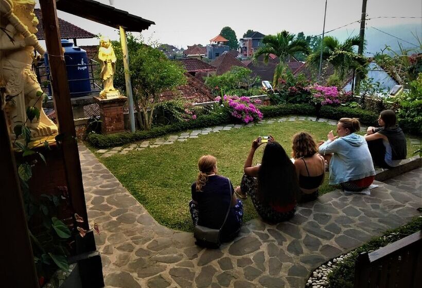 ホテル Made Oka Homestay And Warung