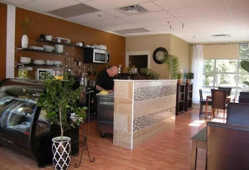 هتل Oceanside Village Resort