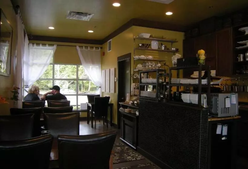 هتل Oceanside Village Resort