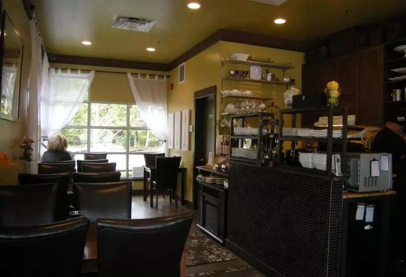 هتل Oceanside Village Resort