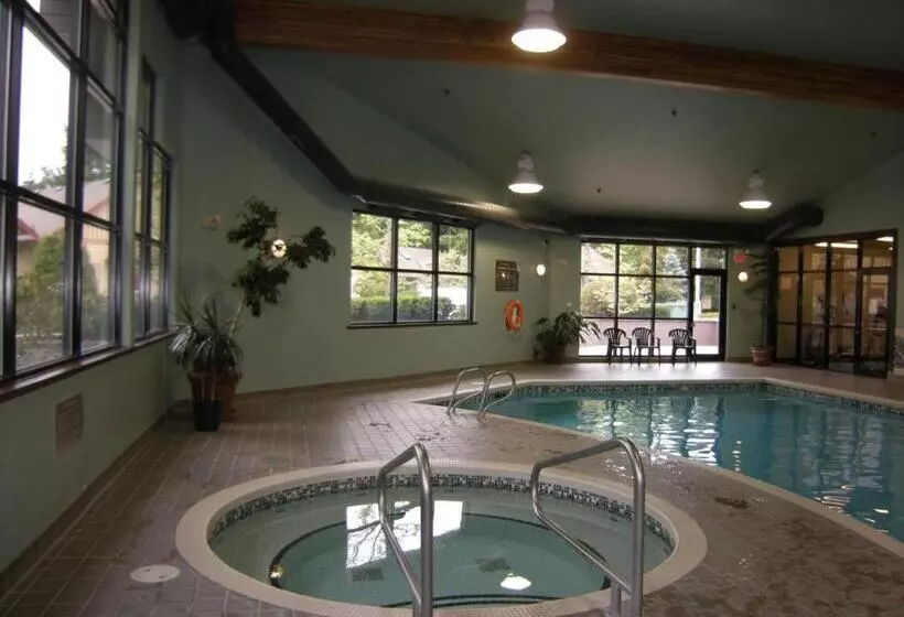 هتل Oceanside Village Resort