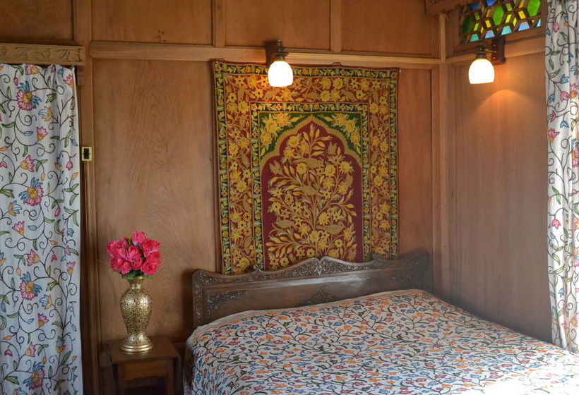 בית מלון כפרי Peacock Houseboats