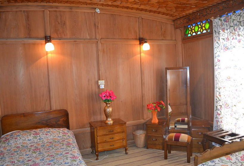 בית מלון כפרי Peacock Houseboats