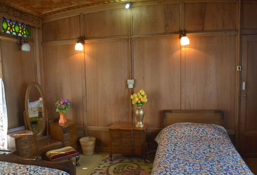 בית מלון כפרי Peacock Houseboats