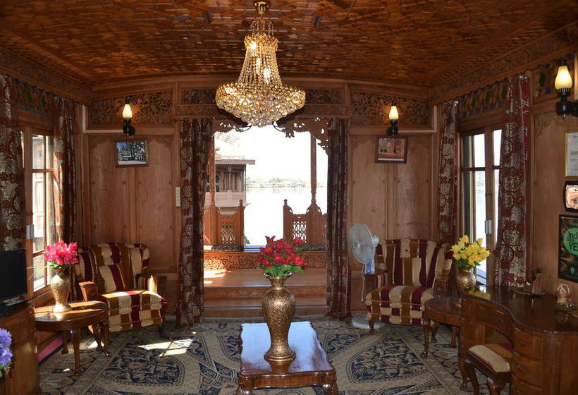 בית מלון כפרי Peacock Houseboats