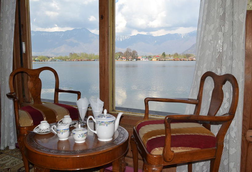 בית מלון כפרי Peacock Houseboats