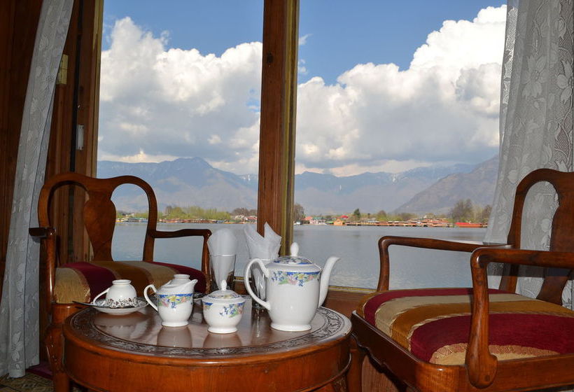 בית מלון כפרי Peacock Houseboats