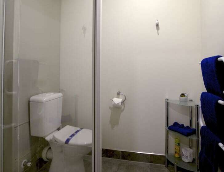 فندق على الطريق Landmark Manor