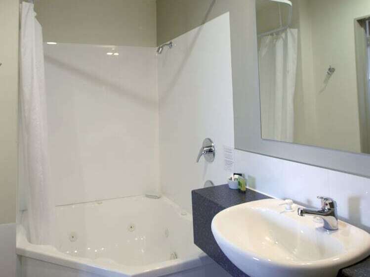 فندق على الطريق Landmark Manor