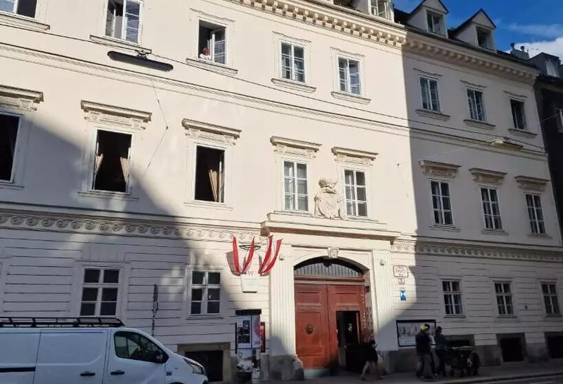 هاستل Palais Elegance Wien