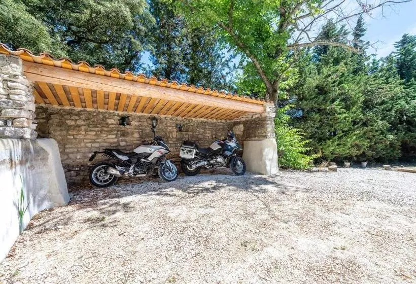 Aamiaismajoitus (B&B) Maison D Hôtes Les Caroubiers