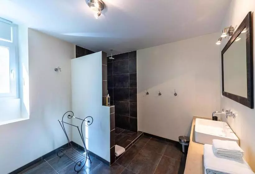 Aamiaismajoitus (B&B) Maison D Hôtes Les Caroubiers