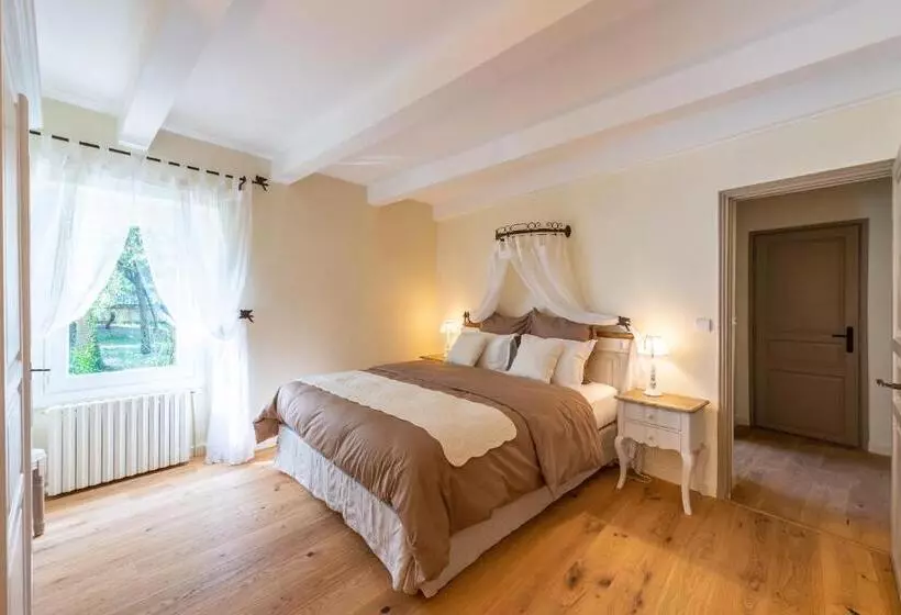 Aamiaismajoitus (B&B) Maison D Hôtes Les Caroubiers