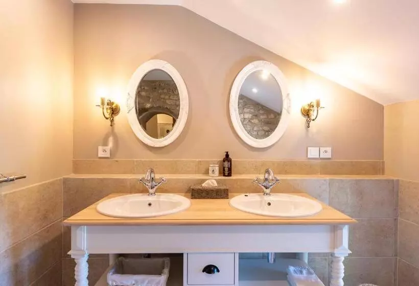 Aamiaismajoitus (B&B) Maison D Hôtes Les Caroubiers