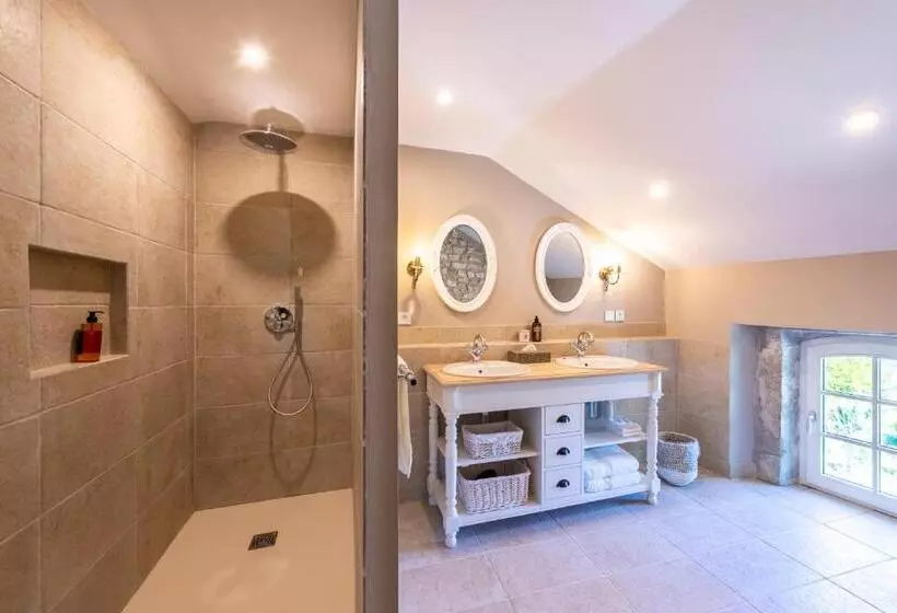 Aamiaismajoitus (B&B) Maison D Hôtes Les Caroubiers