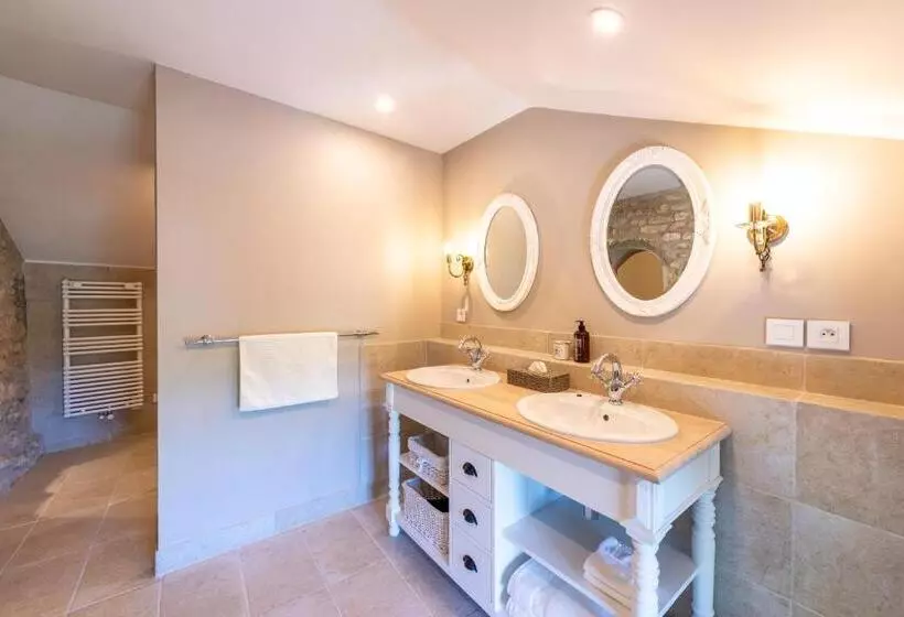 Aamiaismajoitus (B&B) Maison D Hôtes Les Caroubiers