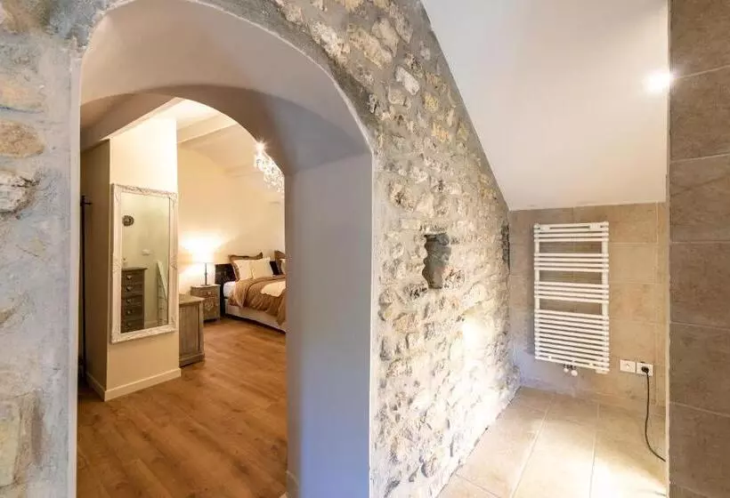 Aamiaismajoitus (B&B) Maison D Hôtes Les Caroubiers