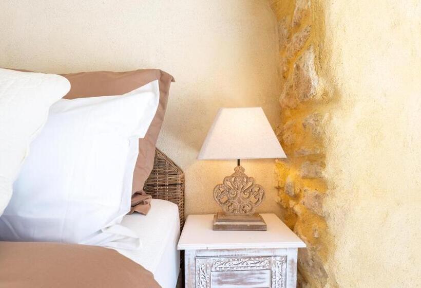 住宿加早餐  Maison D Hôtes Les Caroubiers