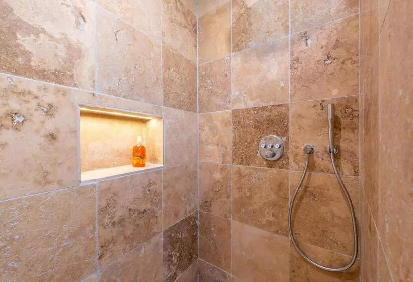 Aamiaismajoitus (B&B) Maison D Hôtes Les Caroubiers