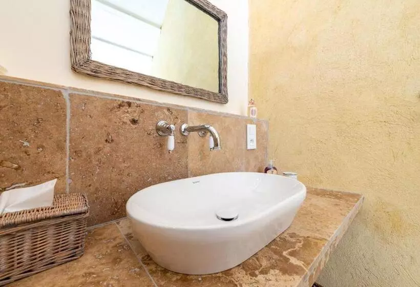 Aamiaismajoitus (B&B) Maison D Hôtes Les Caroubiers