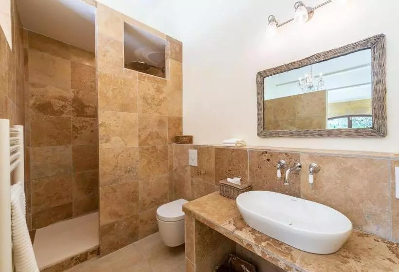 Aamiaismajoitus (B&B) Maison D Hôtes Les Caroubiers