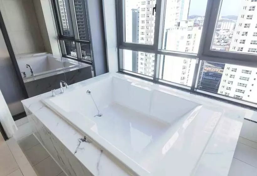 City Hotel The Busan Metro